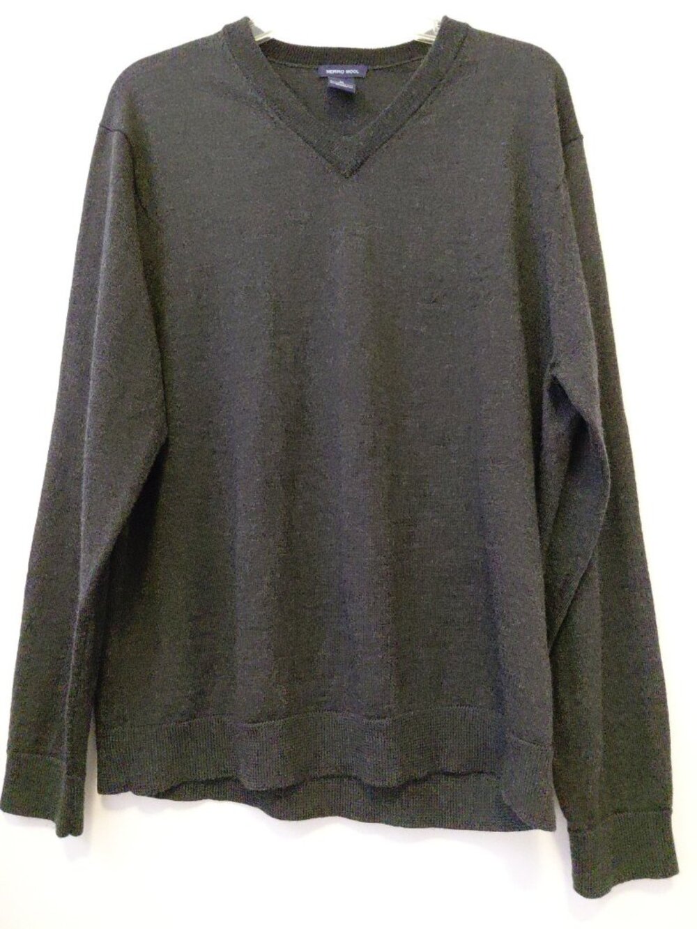 GAP Men's Size XL Charcoal Gray 100% Merino Wool V-Neck Pullover Sweater